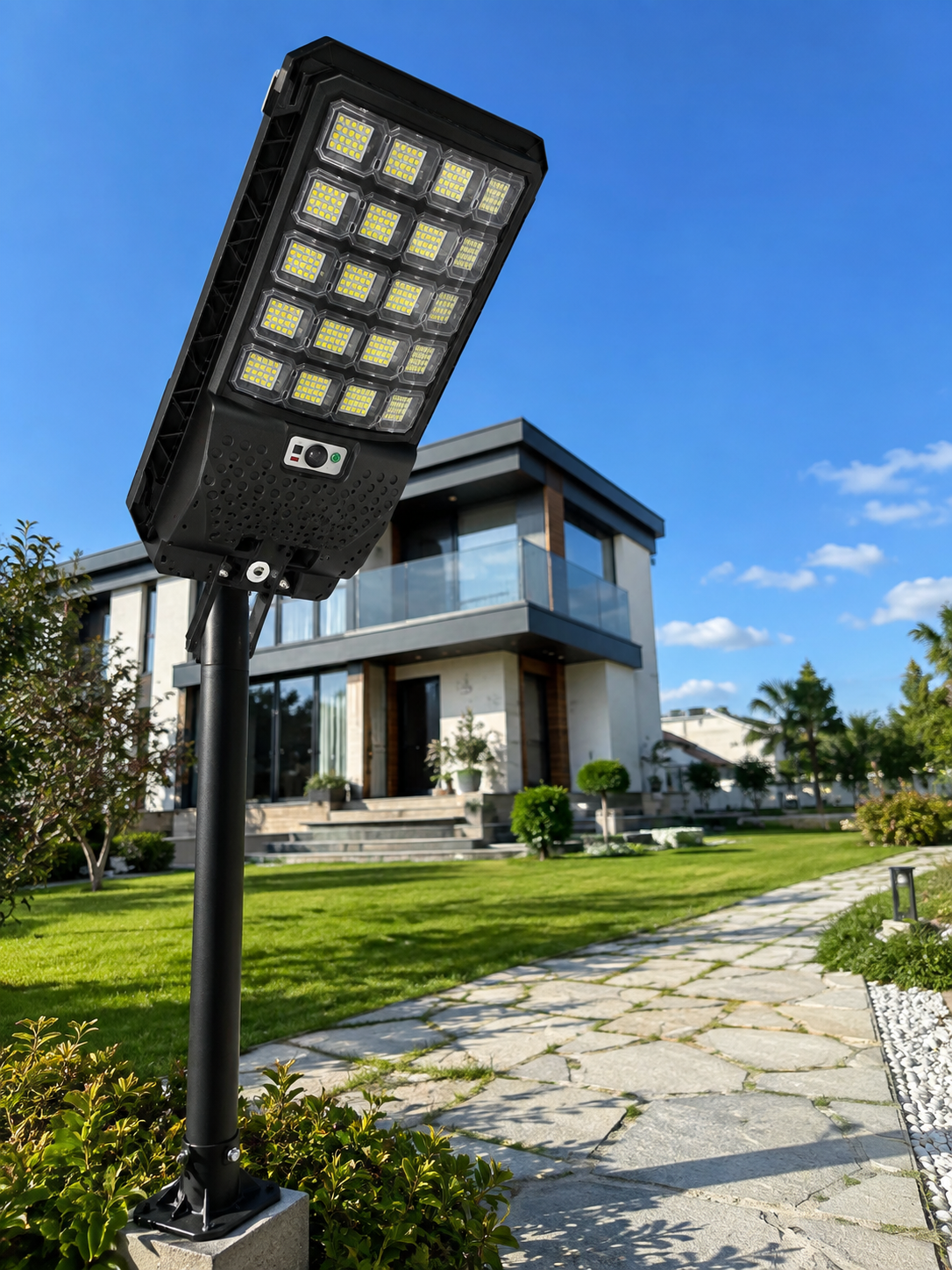 Hareket Sensörlü Solar LED Aydınlatma 3 Modlu Uzaktan Kumandalı Bahçe Lambası